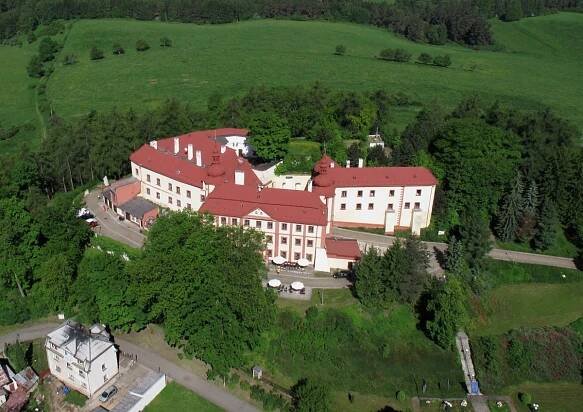 Stát se opět pokouší prodat barokní zámek Bezdružice, může stát méně než byt v centru Prahy