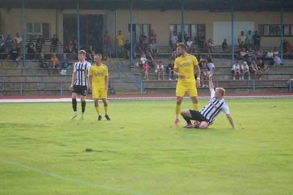Přípravný fotbal: Neratovice-Byškovice - Admira Praha 0:2.