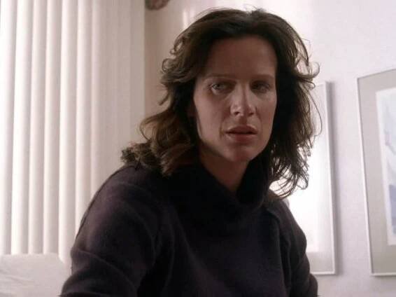 Rachel Griffiths in Odpočívej v pokoji (2001)
