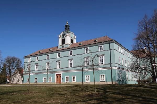 Soubor:Zámek Dačice (1).jpg – Wikipedie