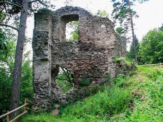 Zřícenina hradu Louzek - Bujanov, Jižní Čechy | Regiontourist.cz