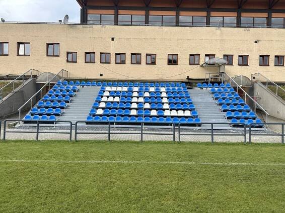 Nová tribuna na fotbalovém hřišti ve Sportovním centru Radostova