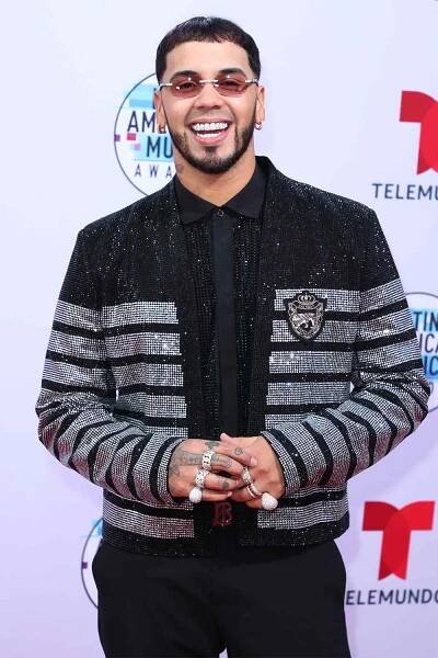 Anuel Releases Quarantine-Style Music Video for New Song with Enrique Iglesias: Watch Here