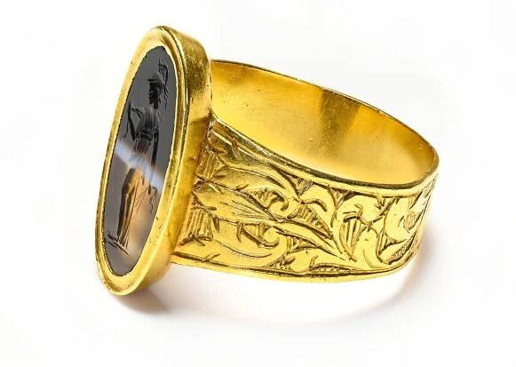 Antique Carved Gold Men's Ring with Ancient Banded Agate Intaglio