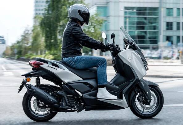 Yamaha XMAX 125 Tech Max 2025 Ceramic Grey (23)