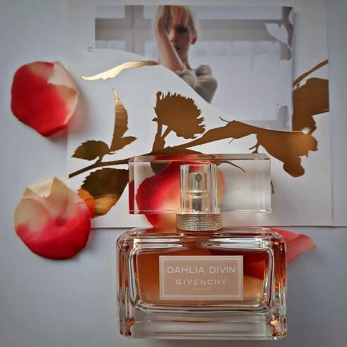 Dahlia Divin Nude Eau de Parfum Givenchy pro ženy