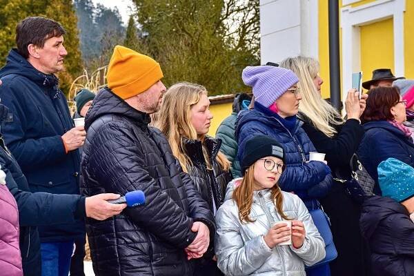 FOTO: V Jimramově odhalili pamětní desku Richardu Belcredimu, podívejte se