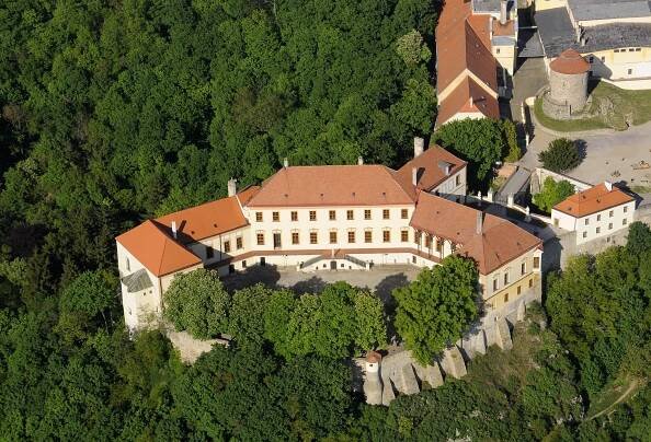 Znojemský hrad - Deblínský zámek - Znojmo - Architektonické památky - Hrady, zámky, tvrze, paláce - Jihomoravský kraj