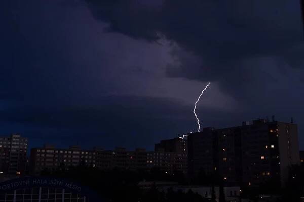 Vydatný déšť, prudký vítr a kroupy. Včerejší bouřky ukázaly svou (nejen) sílu : Meteopress | Předpověď počasí, aktuální