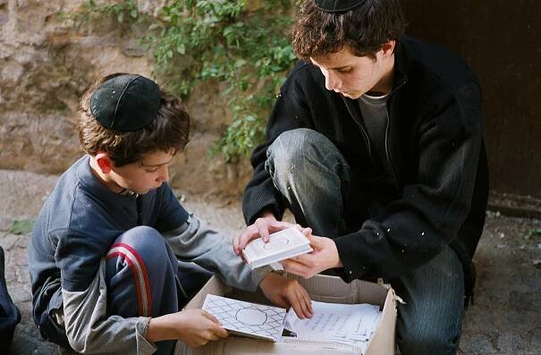 Yonathan Alster, Michael Moshonov - Tehilim - Z filmu