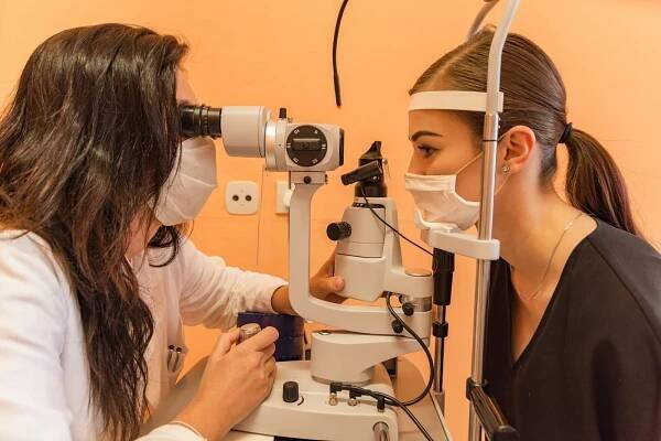 Oční oddělení Kroměřížské nemocnice pořídilo nové přístroje pro diagnostiku