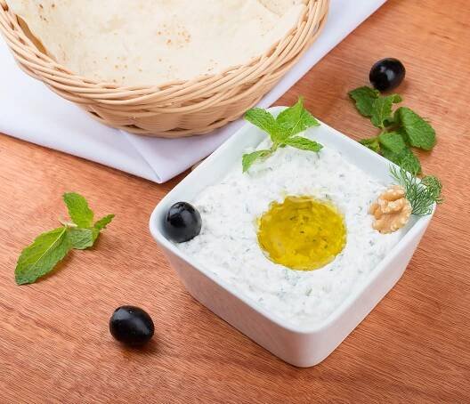 Tzatziki – okurkový jogurtový salát – recept - Receptik.cz