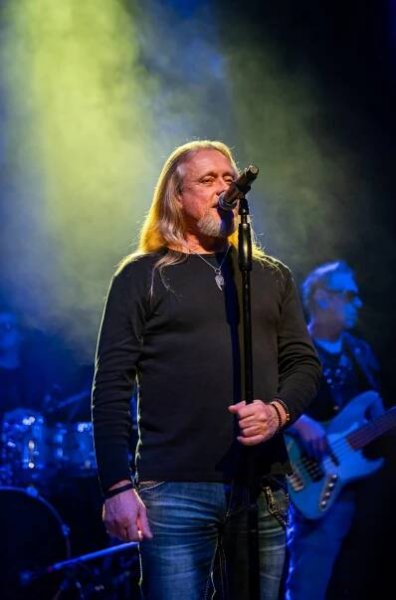 FOTOREPORT: Kamil Střihavka pokračuje v tradici, na povánoční koncert si pozval Davida Kollera