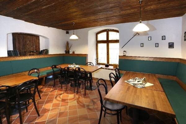 Almara Pub a Restaurant