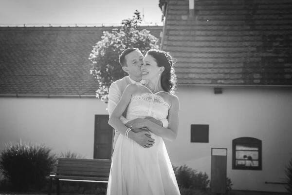 Svatební-fotograf-Praha-Dolní-Počernicerestaurace-Běchovický-dvůr-3048