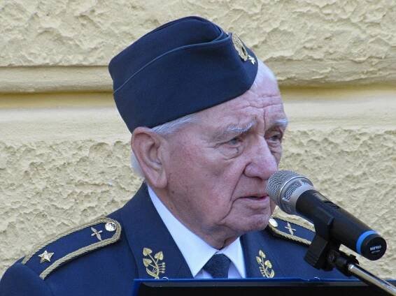 Kundera, Schwarzenberg, Kissinger a jiní. Osobnosti, které nás v uplynulém roce opustily - Studentské listy Kultura a média
