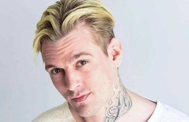 Zemřel zpěvák Aaron Carter, bratr Nick z Backstreet Boys se s ním rozloučil na koncertě