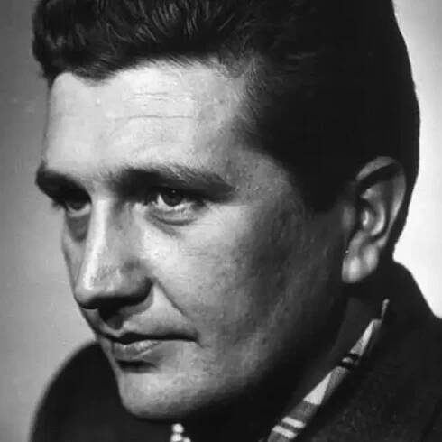 František Vicena byl od malička členem různých divadelních spolků, během studií hrál v Rozhlasovém souboru Julia Fučíka, zpíval ve sboru Radost. Měl nejen herecký, ale i pěvecký talent. Po studiích herectví vystřídal několik scén, zakotvil v Městských divadlech pražských.