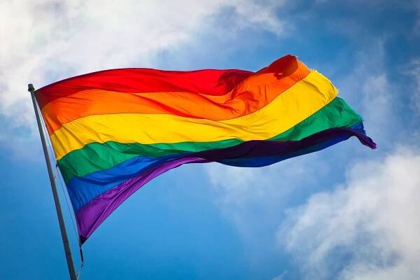 Na Slovensku pochodovali za práva LGBT. Protiakce pro tradiční rodinu se účastnil předseda parlamentu