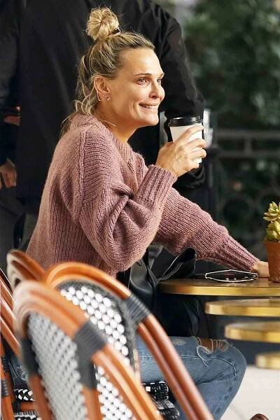EXCLUSIVE: Makeup Free Molly Sims Gets A Coffee With A Male Friend