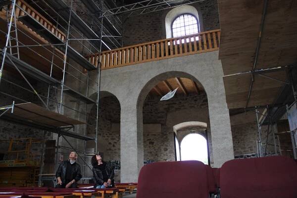 FOTO: Neratov ožil poutními slavnostmi. Hledá peníze na opravu střechy kostela