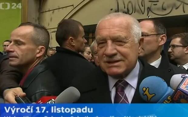 Galerie: ON-LINE: Zeman a Konvička na jednom pódiu. Zpívali hymnu - Fotka 12 - Echo24.cz
