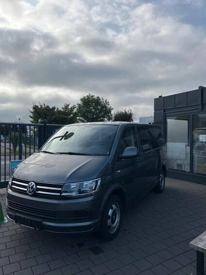 Volkswagen T6 Transporter Bus Caravelle Comfortline - Volkswagen: Caravelle Comfortline