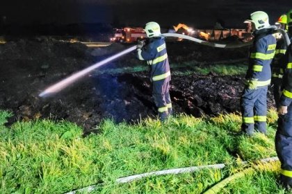 Hasiči kvůli požáru píce na Opavsku museli vyhlásit 2. stupeň poplachu, hasit pomáhal i majitel