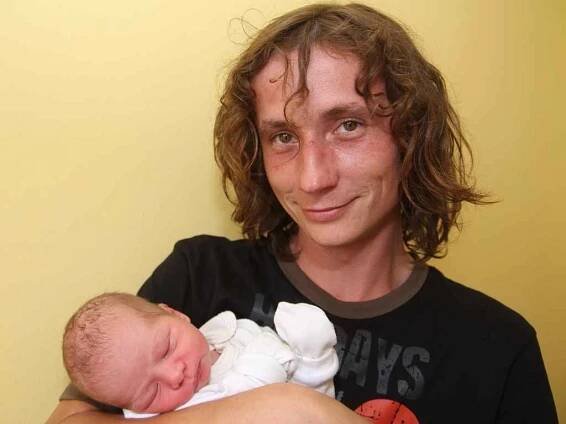 Malý Zdeněk Horák z Chomutova se narodil 4.9. 2008 v 6.45 hodin mamince Kristýně Horákové a tatínkovi Marcelu Novákovi. Chlapec měří 52 centimetrů a váží 3,40 kilogramů.