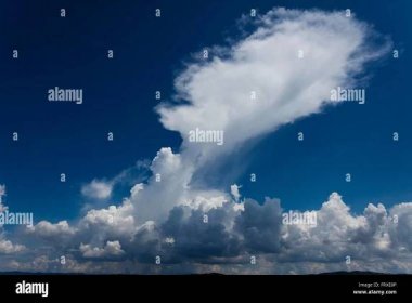Cumulus clouds above lake Lago di Bolsena, Isola Martana im Hintergrund, crater lake of volcanic origin, near Montefiascone, province of Viterbo, Lazio, Italy, Europe Stock Photo
