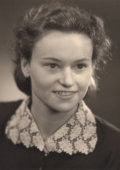 Eva Trejbalová (zde ještě Nejezchlebová) – maturantka