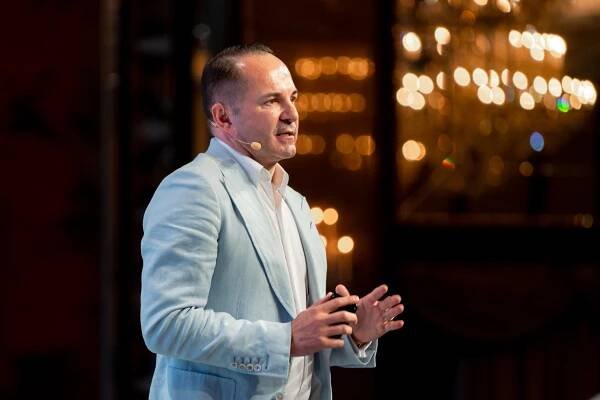 Peter Hacker | Passionate, Internationally Expert for Cyber Crime & Digital Change