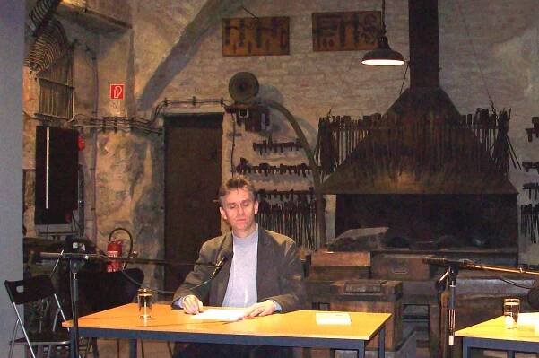 Klaus Ebner bei einer Lesung in der Alten Schmiede