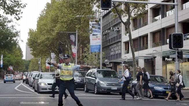 Auto vjelo v Sydney do obchodu s hidžáby, 12 zraněných - Novinky