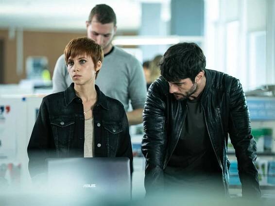 Ticho ve sněžném městě - Z filmu - Aura Garrido, Javier Rey