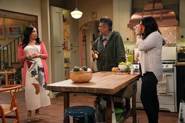 Selenis Leyva, George Lopez - Lopez vs. Lopez - Lopez vs. Anxiety - Z filmu