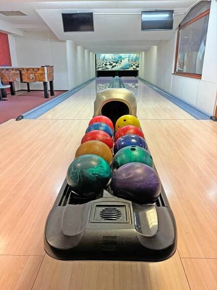 1 či 2 hod. bowlingu až pro 6 hráčů vč. 10% slevy do restaurace