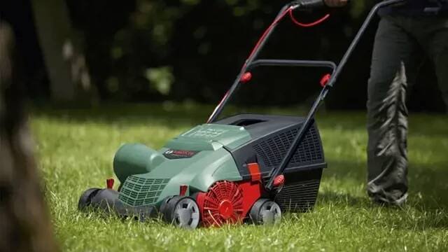 Vertikutátor Bosch UniversalVerticut 1100