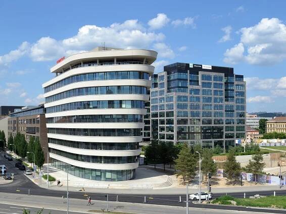 Soubor:Brno-Trnitá - Vlněna Office Park, pohled z Vaňkovky obr05.jpg