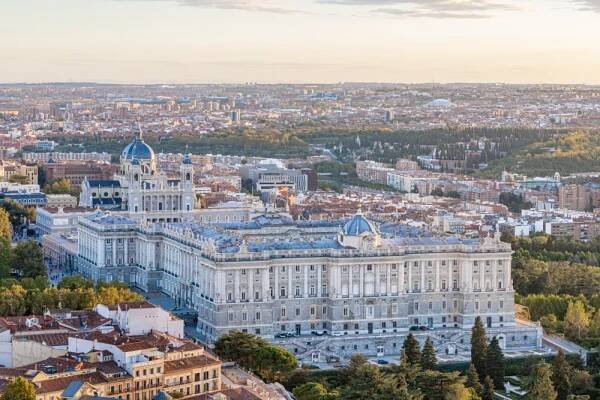 Palacio Real je nejrozlehlejším královským palácem v Evropě