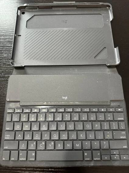 Logitech Slim Folio BT klávesnice pro iPad-5-9.gen