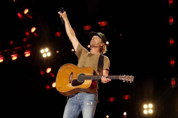 Dierks Bentley Is Bringing Tour To The Quad Cities This Fall