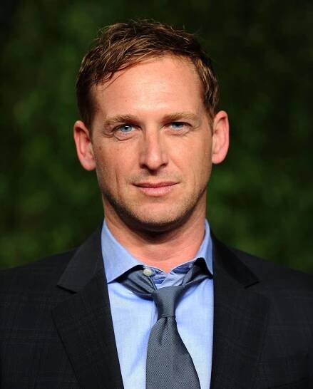 Josh Lucas at the 2011 Vanity Fair Oscar Party Wallpaper