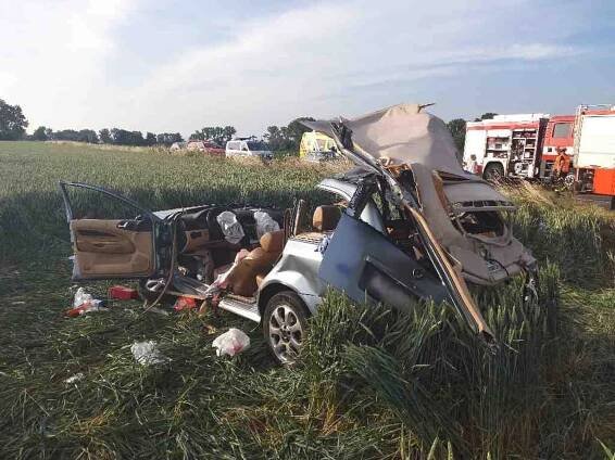 U Strážnice bouralo osobní auto, zraněného vyprošťovali hasiči