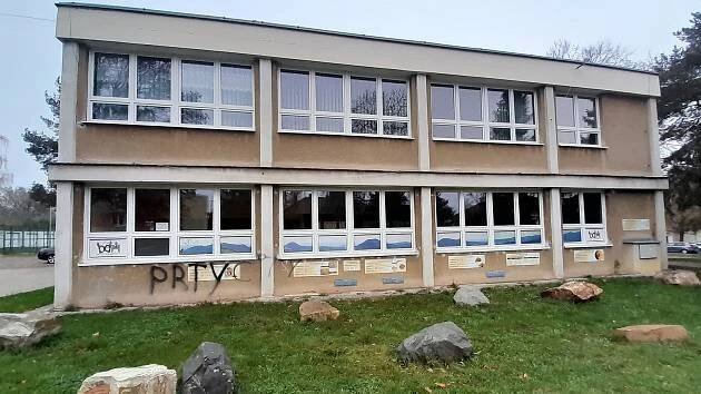 Prázdná budova po DDM v Postoloprtech ožije. Město ji připraví pro policisty