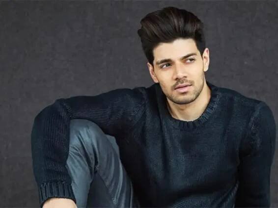 Scandals that destroyed Bollywood celebs' career