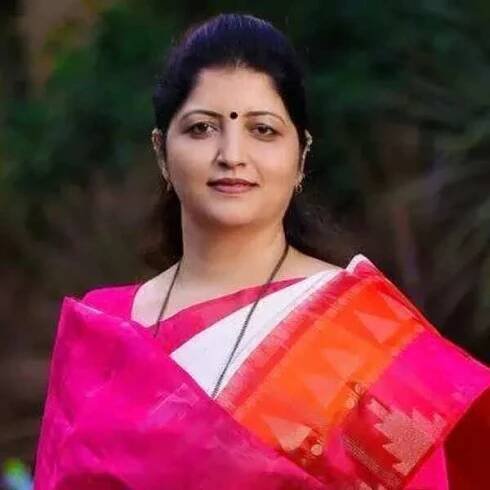 Rohini Khadse used women victims for political gains, accuses Rupali Chakankar