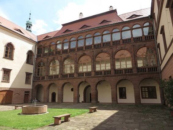 Soubor:Kostelec nad Cernymi lesy 07.JPG – Wikipedie