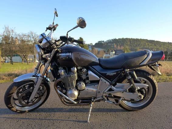 ZERLEGENEWS Kawasaki Zephyr 1100 mit vielen polierten Teilen
