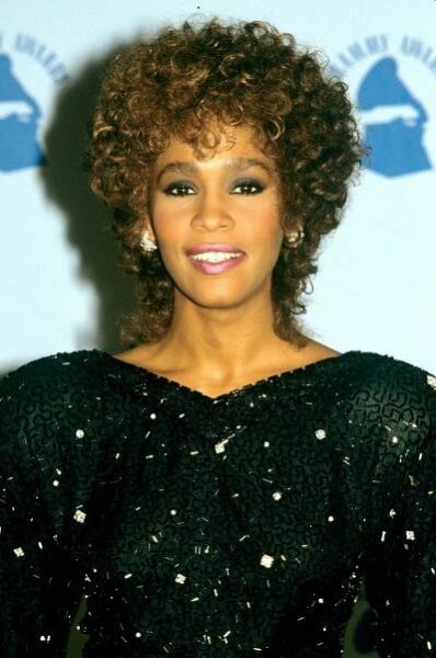 10 let od tragické smrti Whitney Houstonové (†48): Drogy, lesbická láska a mrtvá dcera ve vaně!